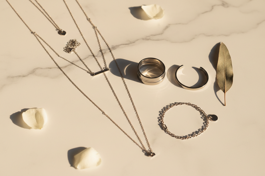 Pourquoi choisir des bijoux en acier inoxydable ? Le guide complet - Bootiky