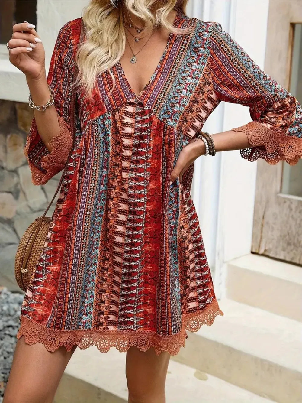 Robe Courte Imprimée — Col en V, Manches 3/4 & Finitions Dentelle - Bootiky