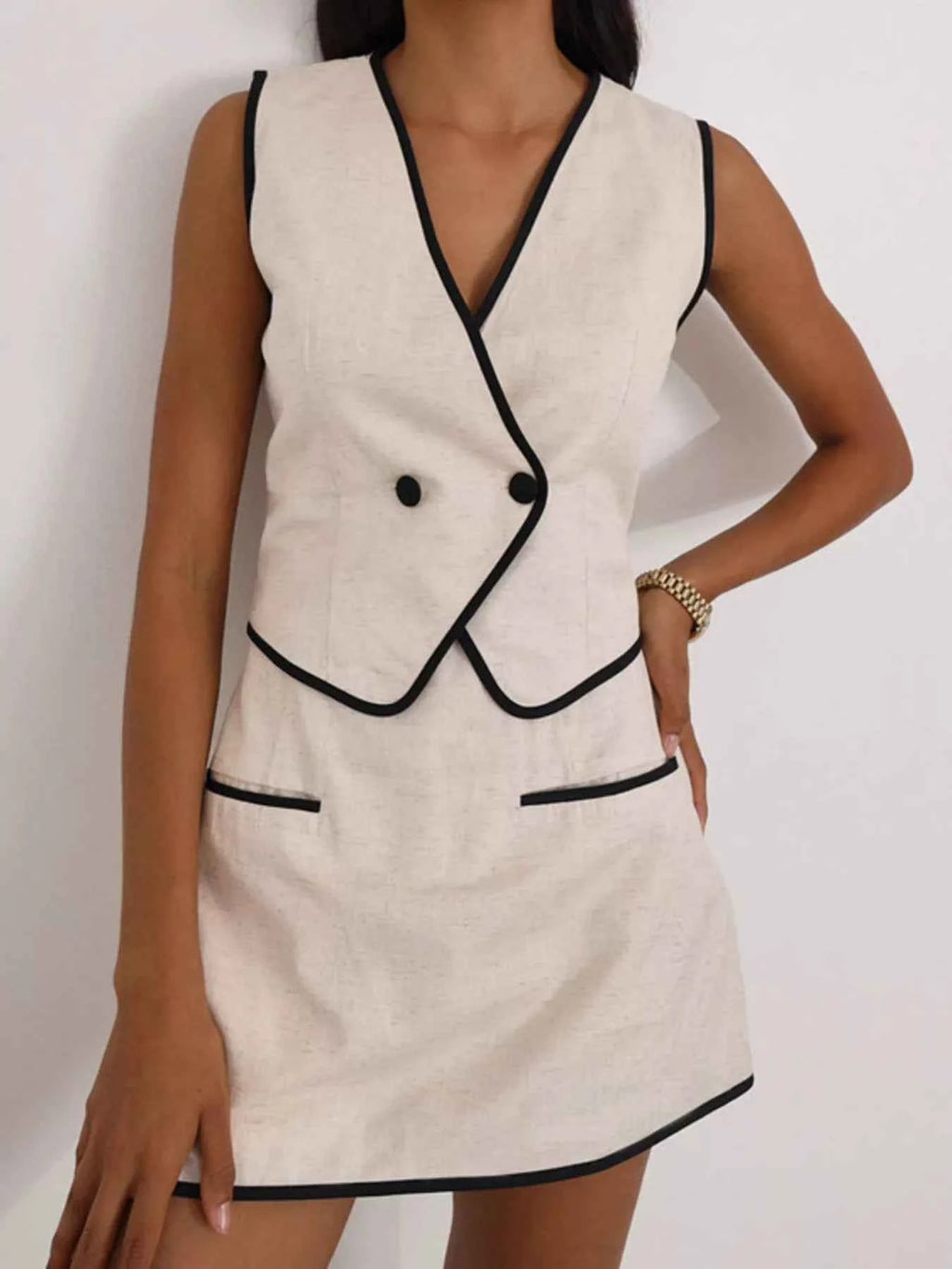 Ensemble gilet boutonné liseré contrastant & jupe femme – coloris Beige - Bootiky