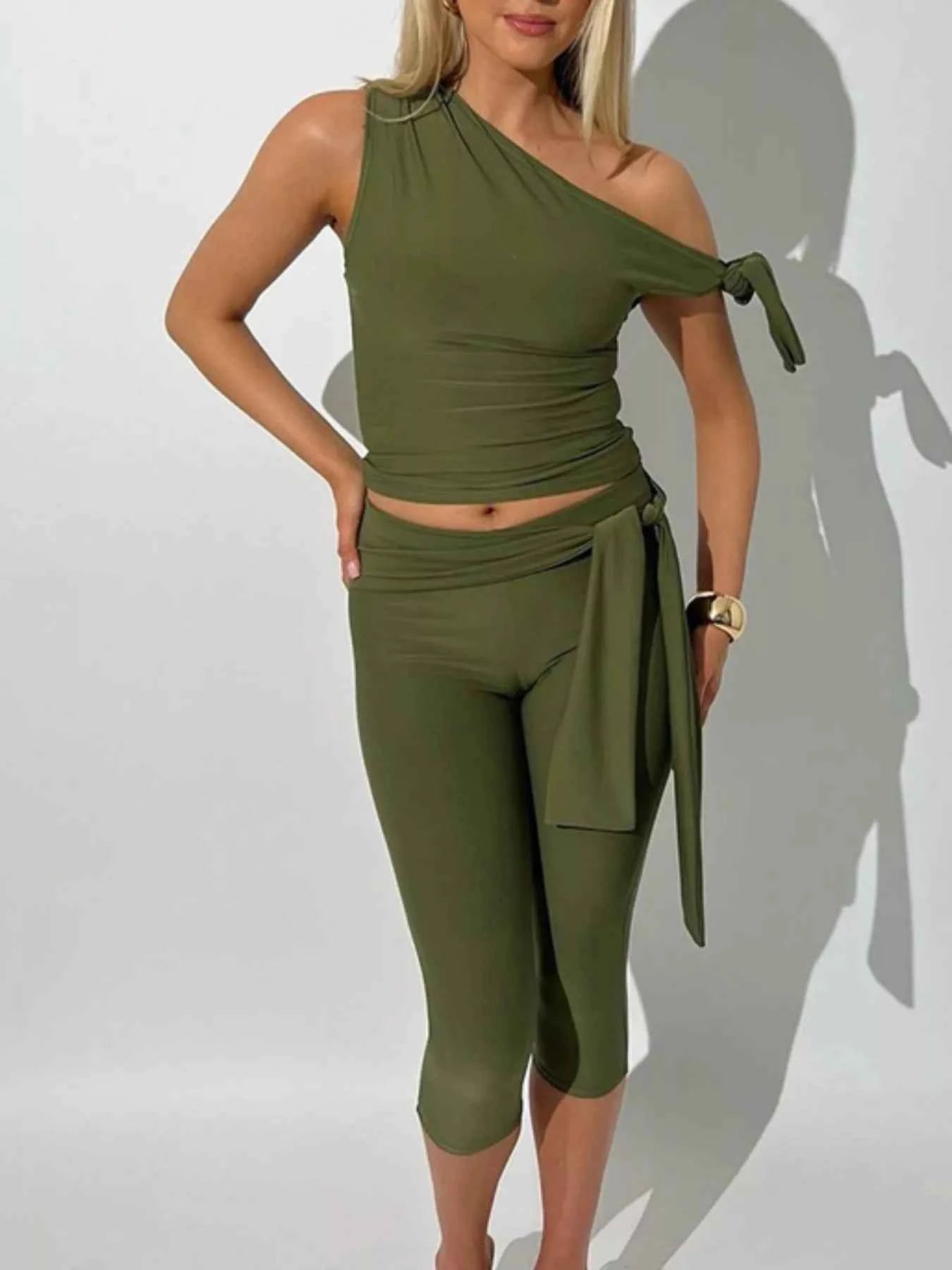 Ensemble top épaule asymétrique noué & capri femme – coloris Moss - Bootiky