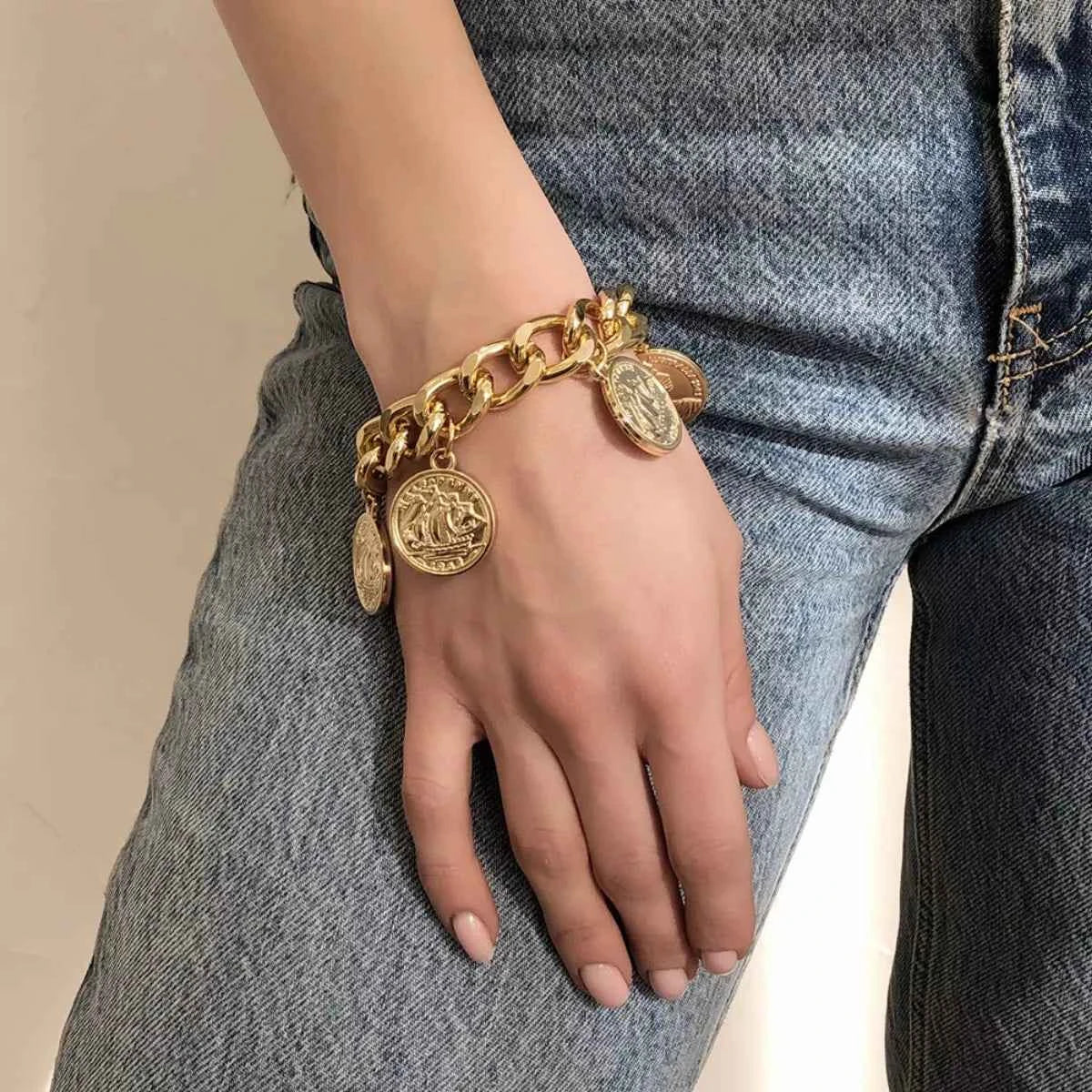 Bracelet Rétro Médina Charms Pièces Plaqué Or 18K – Ajustable, Porté Poignet ou Cheville - Bootiky