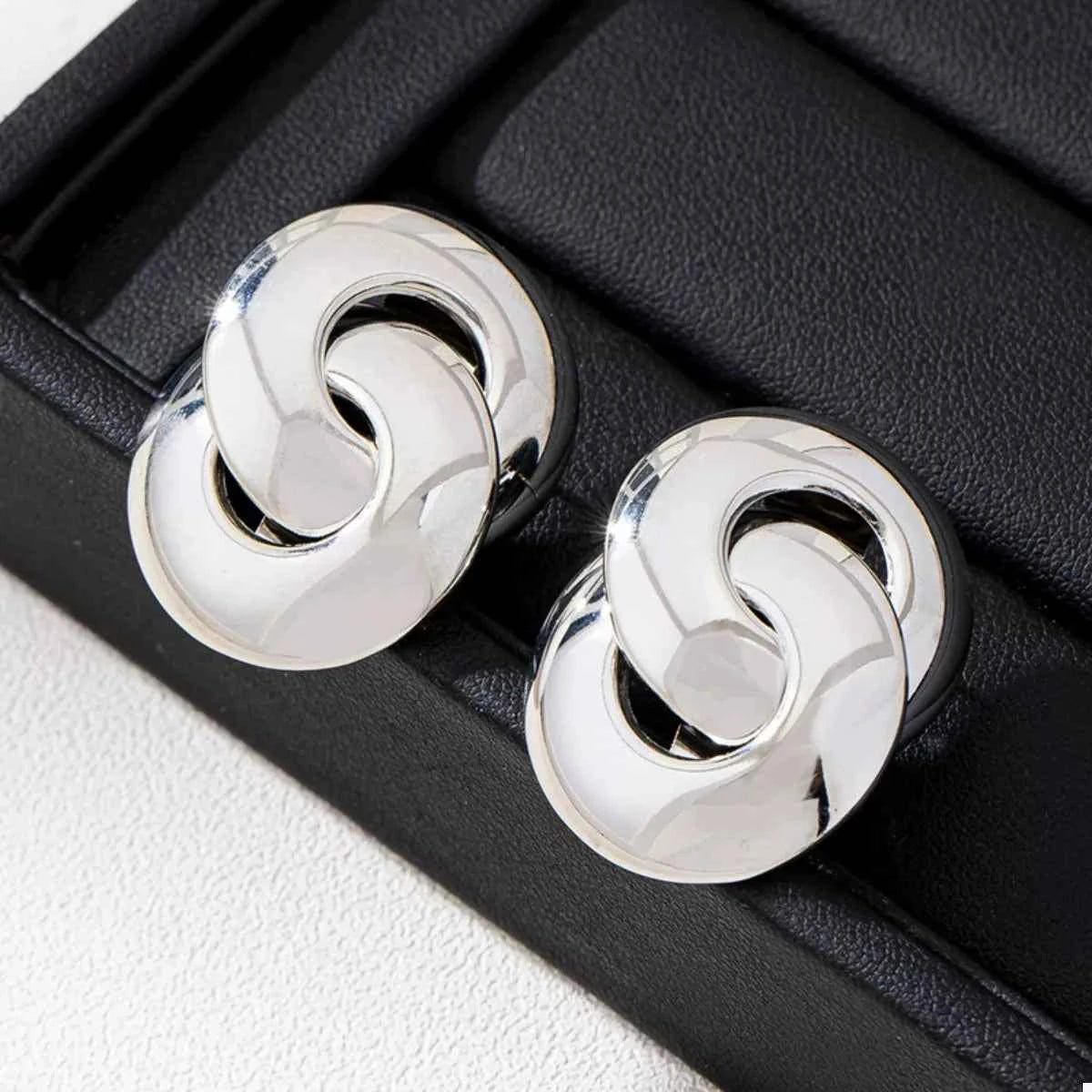 Boucles d'Oreilles Graphiques Saga Nœud Chunky – Plaqué Or 18K ou Argent - Bootiky