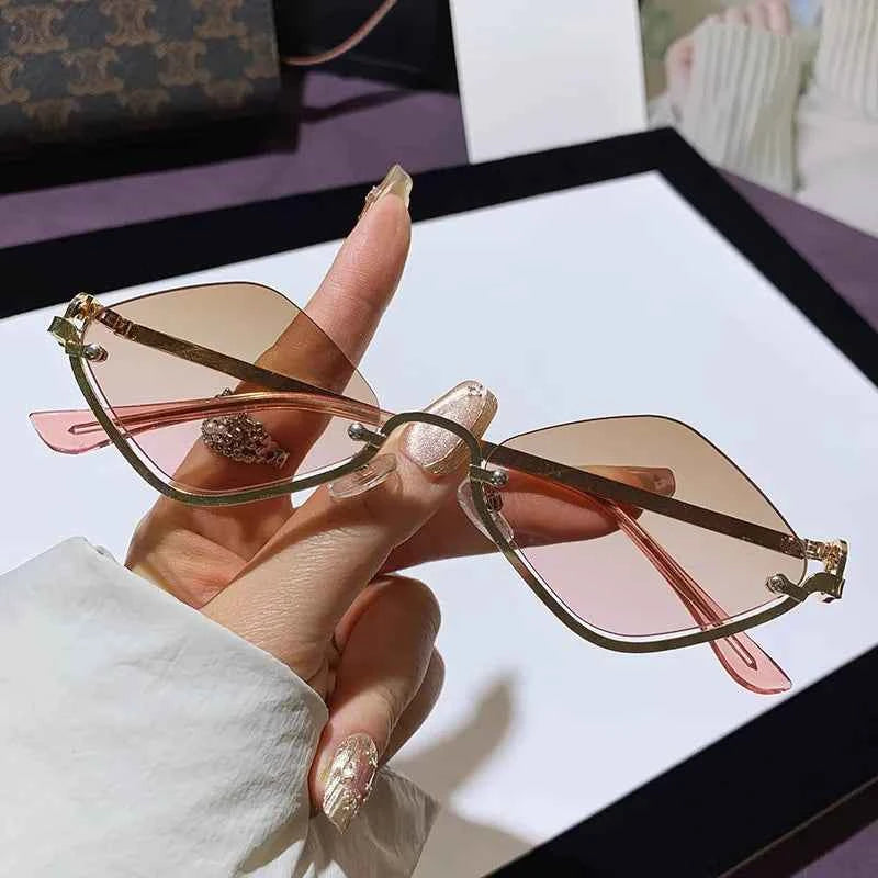 Lunettes de Soleil Œil de Chat Féline — Monture Dorée & UV400 - Bootiky