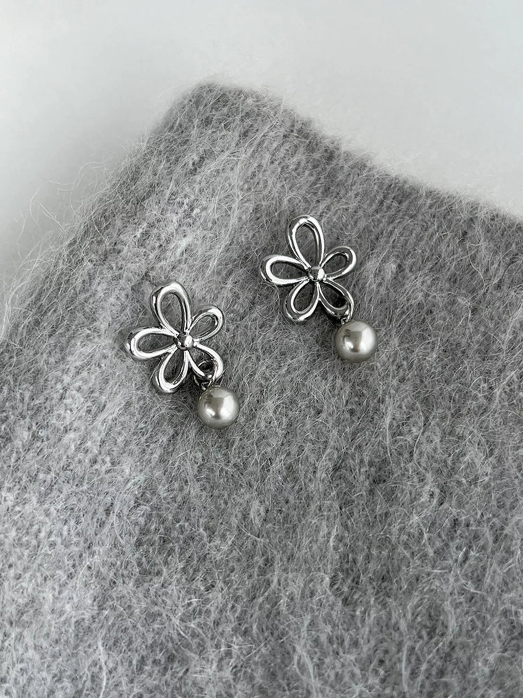 Boucles d'Oreilles Pendantes Fleur & Perles — Argent 925 - Bootiky