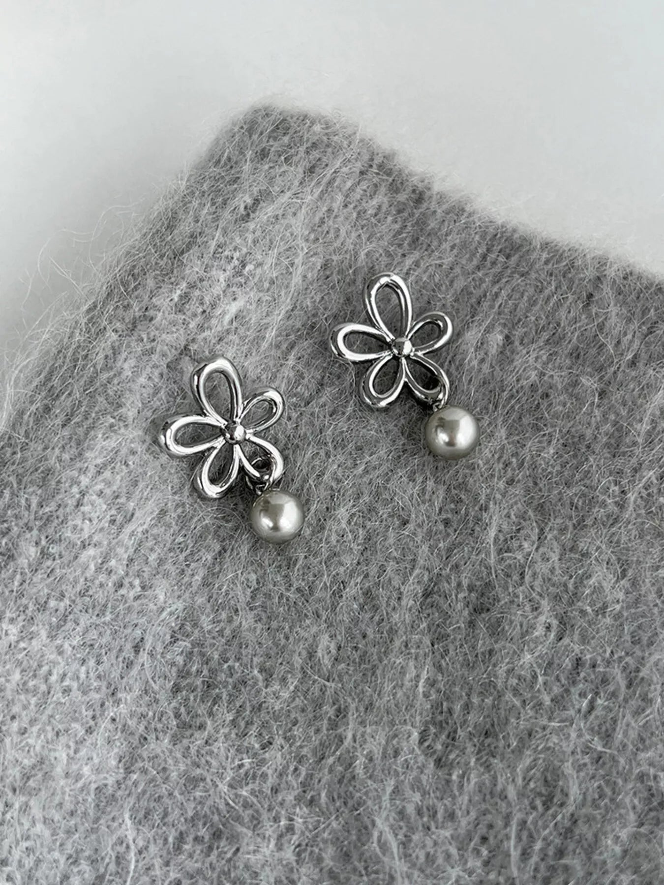 Boucles d'Oreilles Pendantes Fleur & Perles — Argent 925 - Bootiky