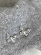 Clous d'Oreilles Éphémère Papillon Perle & Zircons – Argenté, ~1 cm - Bootiky