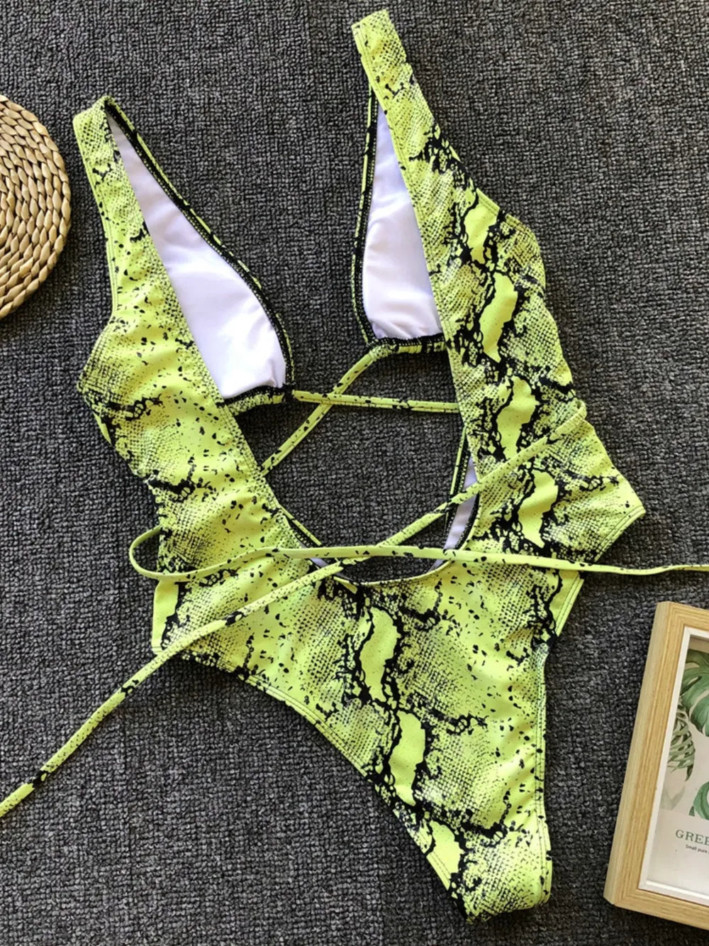 Maillot de Bain 1 Pièce — Décolleté Plongeant & Dos Nu Lacé - Bootiky