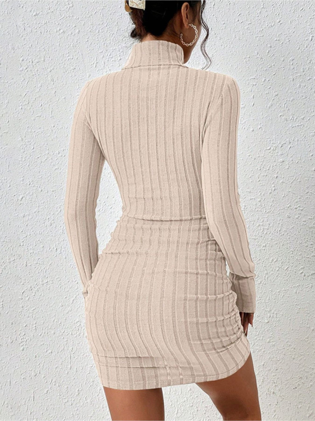 Robe Courte Moulante — Maille Côtelée Col Roulé & Manches Longues - Bootiky