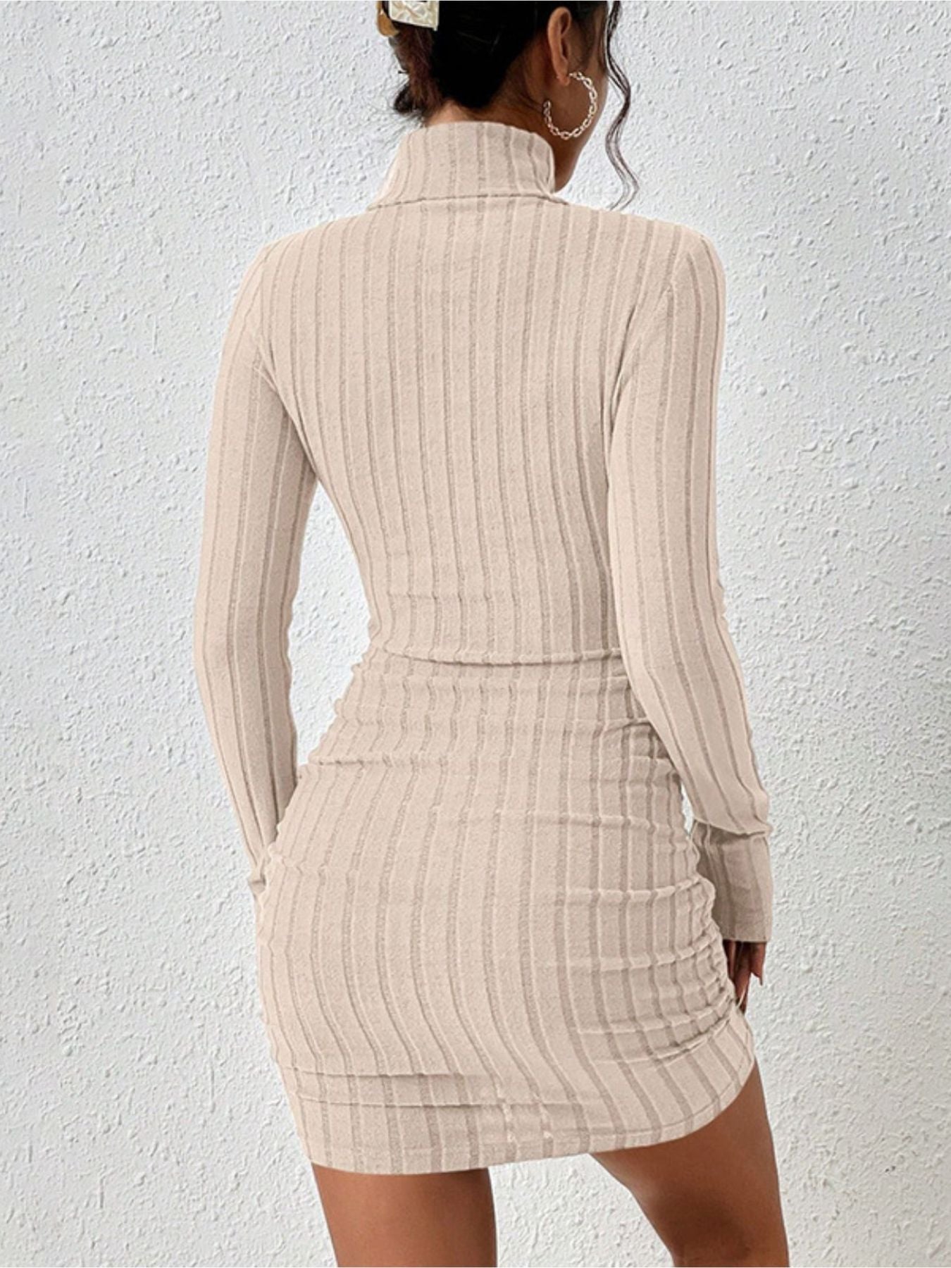 Robe Courte Moulante — Maille Côtelée Col Roulé & Manches Longues - Bootiky