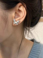 Clous d'Oreilles Éphémère Papillon Perle & Zircons – Argenté, ~1 cm - Bootiky