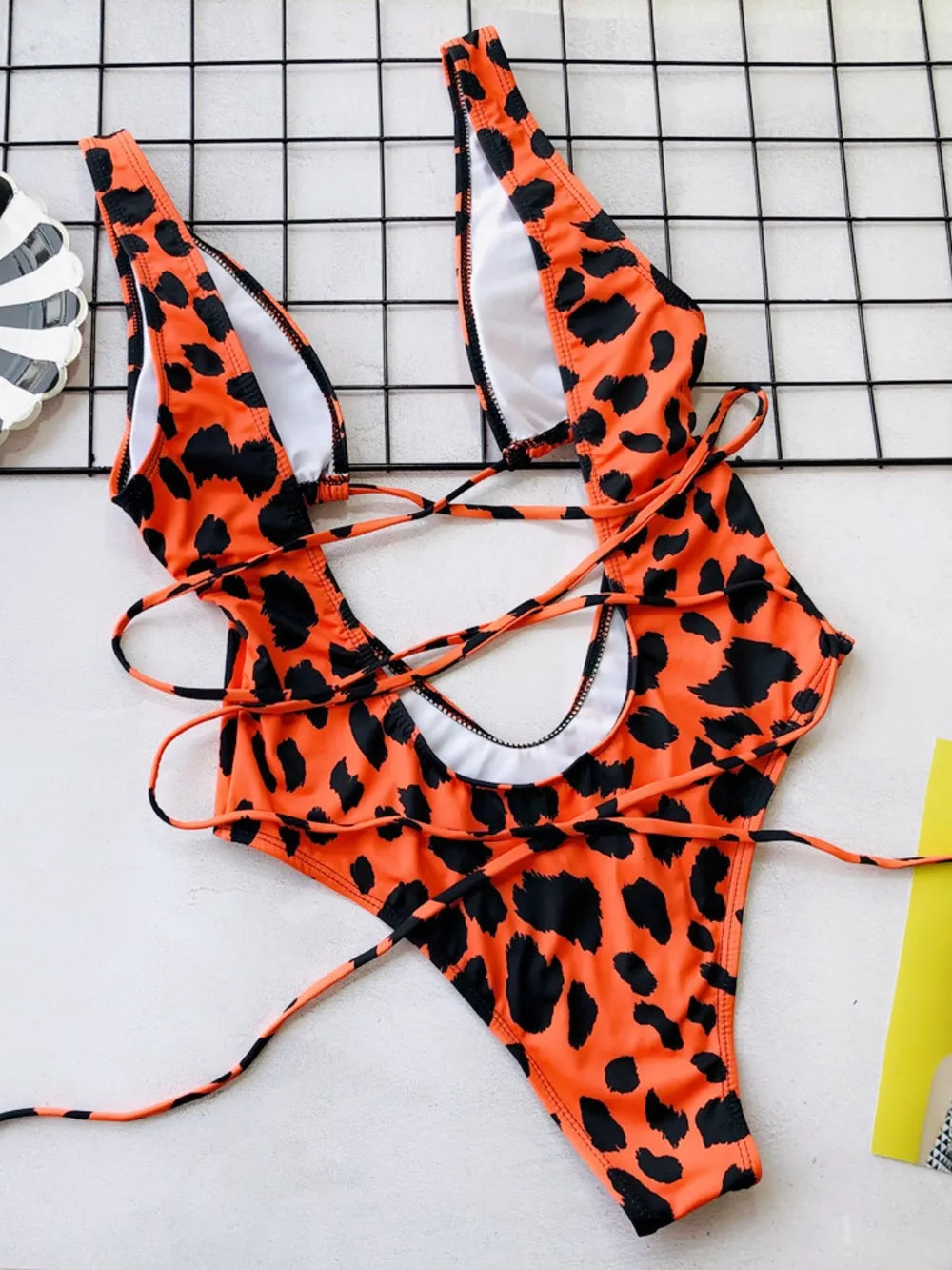 Maillot de Bain 1 Pièce — Décolleté Plongeant & Dos Nu Lacé - Bootiky