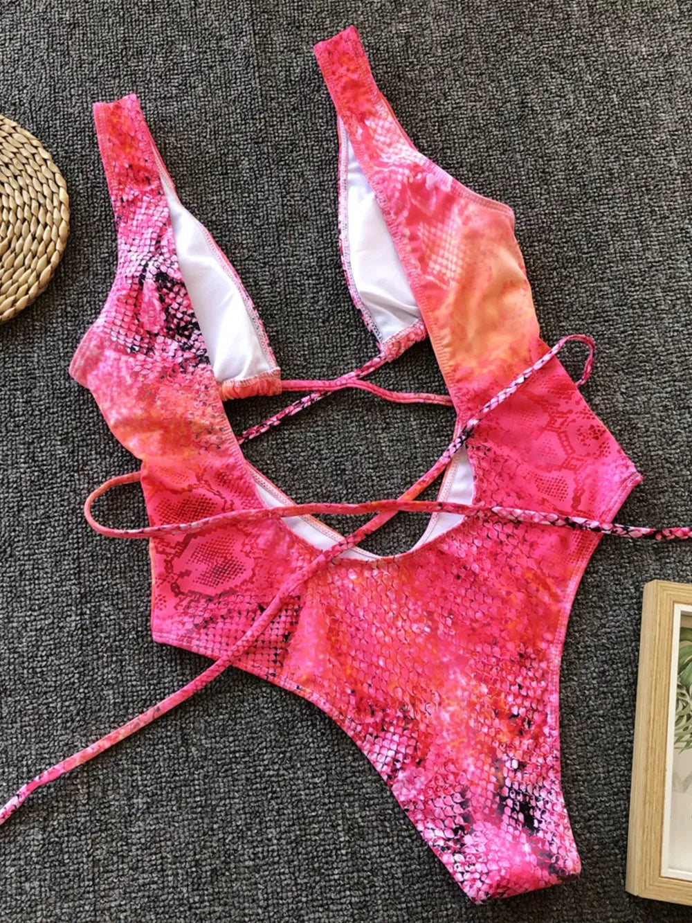 Maillot de Bain 1 Pièce — Décolleté Plongeant & Dos Nu Lacé - Bootiky