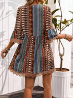Robe Courte Imprimée — Col en V, Manches 3/4 & Finitions Dentelle - Bootiky