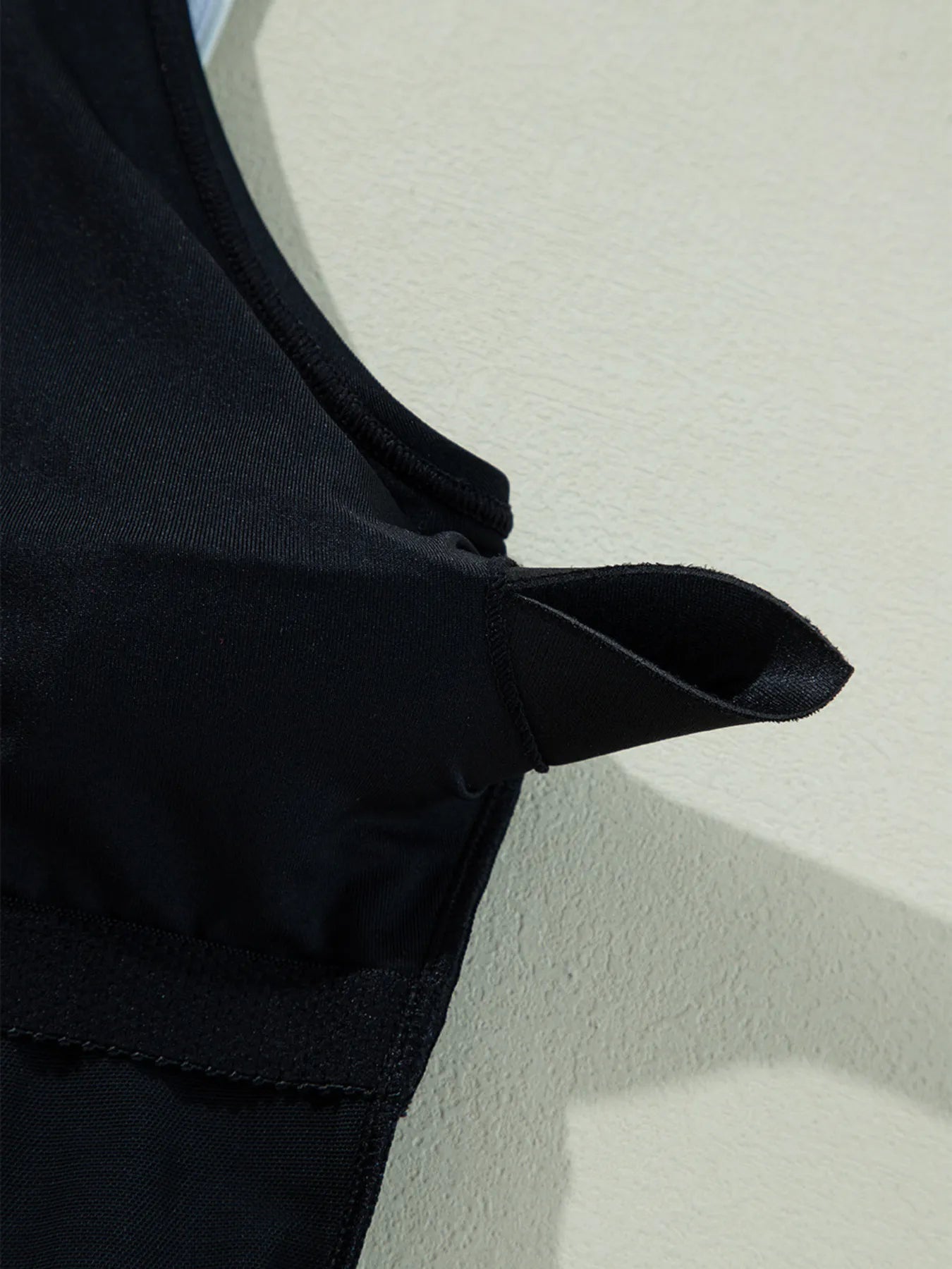Maillot de Bain Une Pièce à Col en V & Détails Volants - Bootiky