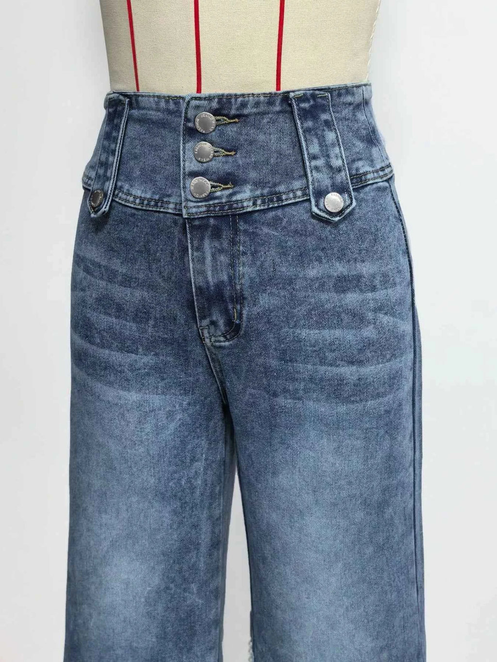 Jean taille haute wide-leg à boutons décoratifs - Bootiky