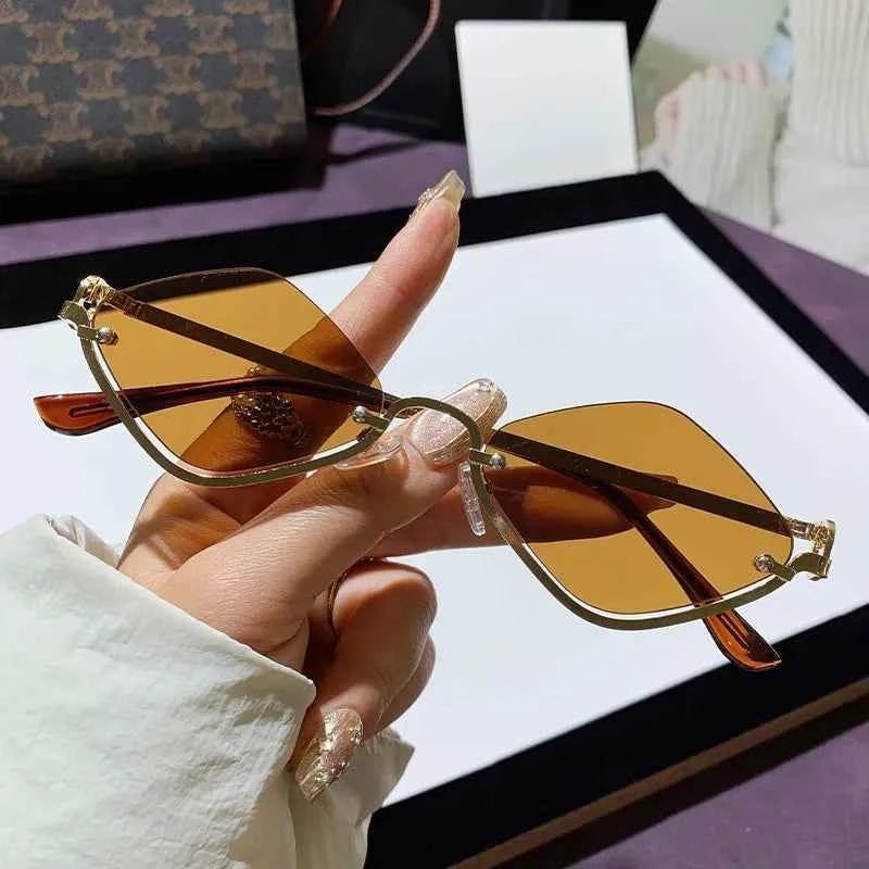 Lunettes de Soleil Œil de Chat Féline — Monture Dorée & UV400 - Bootiky
